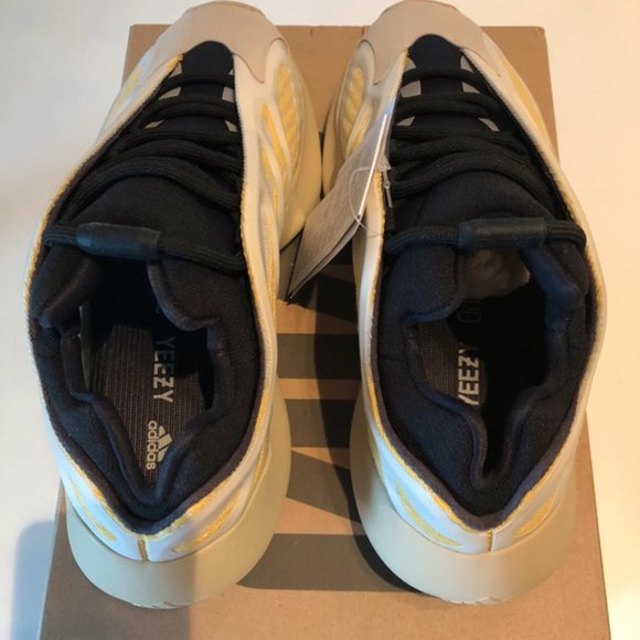 Adidas yeezy 700 V3 safflower main image 5